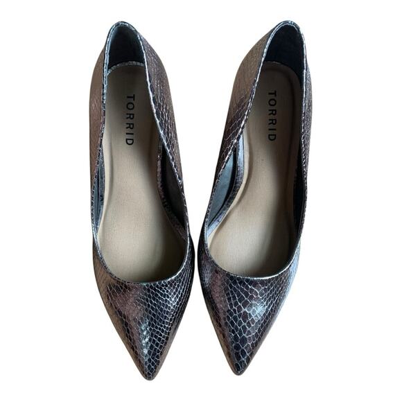Torrid size 8.5 pewter silver pointed toe pumps silver heels snakeskin texture - Picture 2 of 12